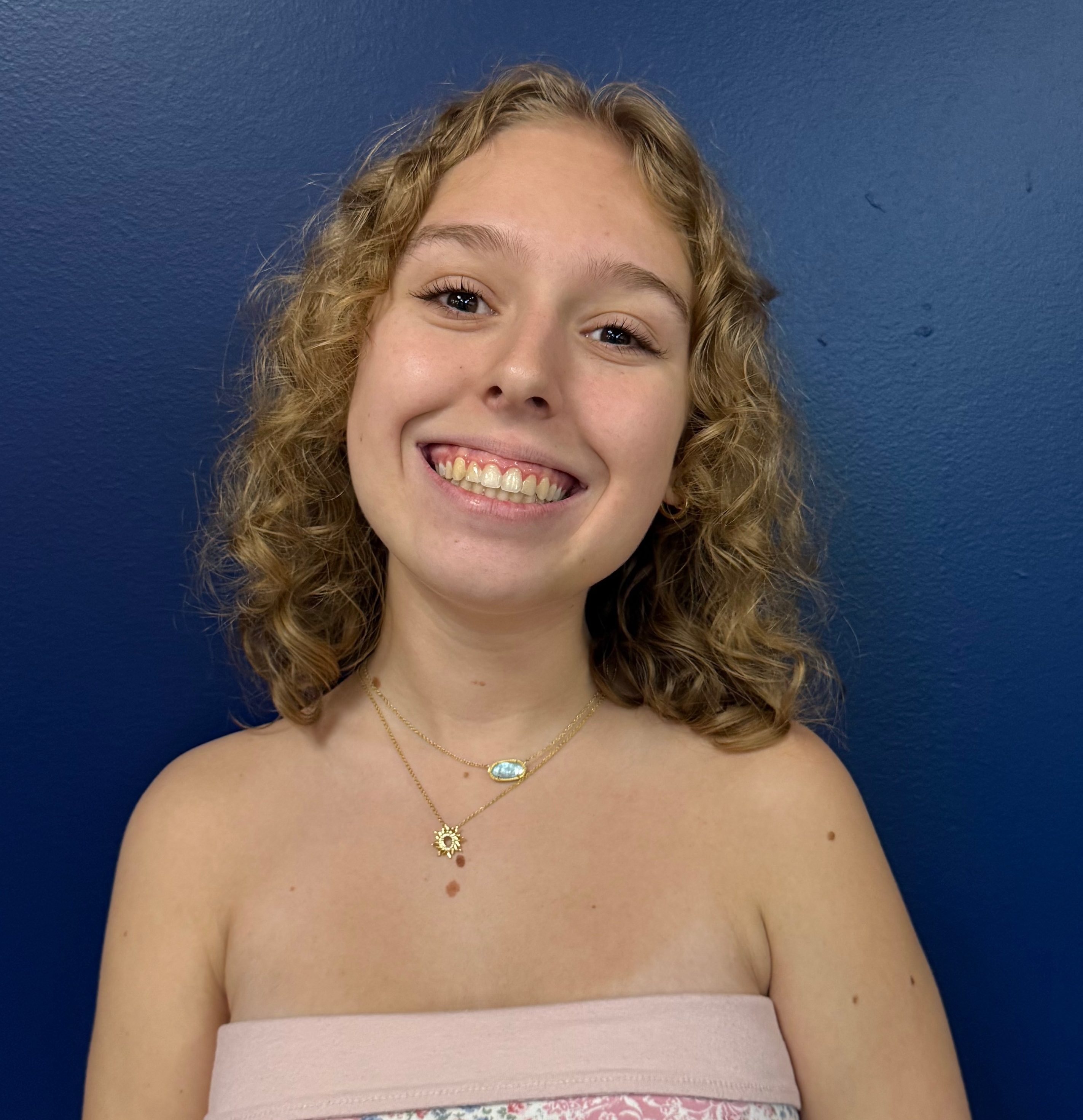 Sammie Davis- Managing and Social Media Editor